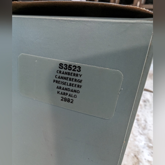 Party Lite pillar candle. Cranberry number S3523. 3x5 inches. Unused in box. - Picture 3 of 7